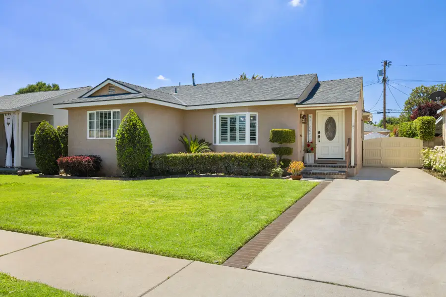 17630 Kittridge Street, Lake Balboa, CA 91406 - #2