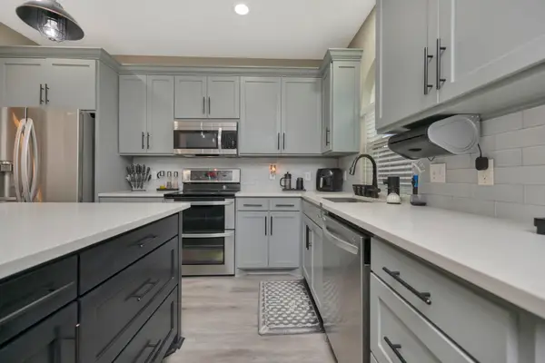 102 Lakeway Lane, Justin, TX 76247