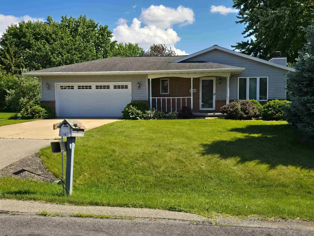1429 Ridgeway Drive, Neenah, WI 54956 - #1