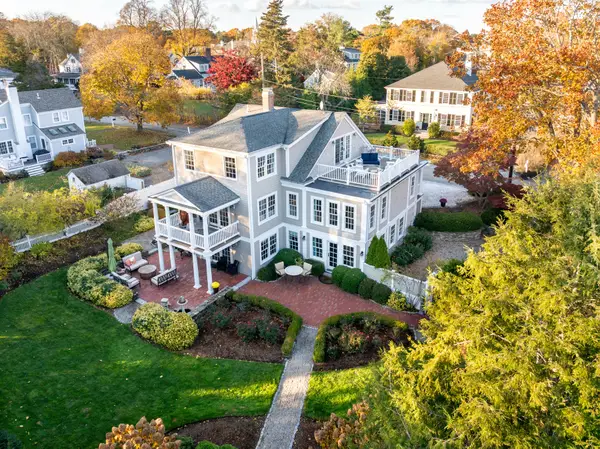 17 Winsor St, Duxbury, MA 02332