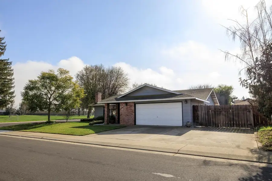 495 Valdapena Way, Escalon, CA 95320 - #3