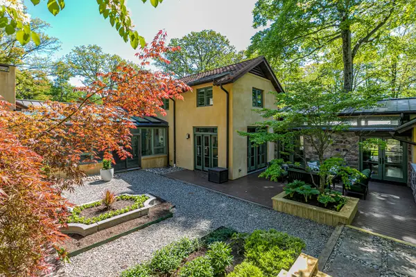 210 Lambert Dr, PRINCETON, NJ 08540