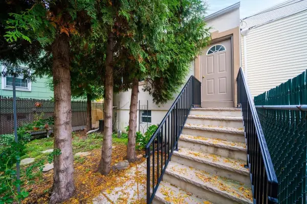 100 Central Ave , 3, Jc, Heights, NJ 07306