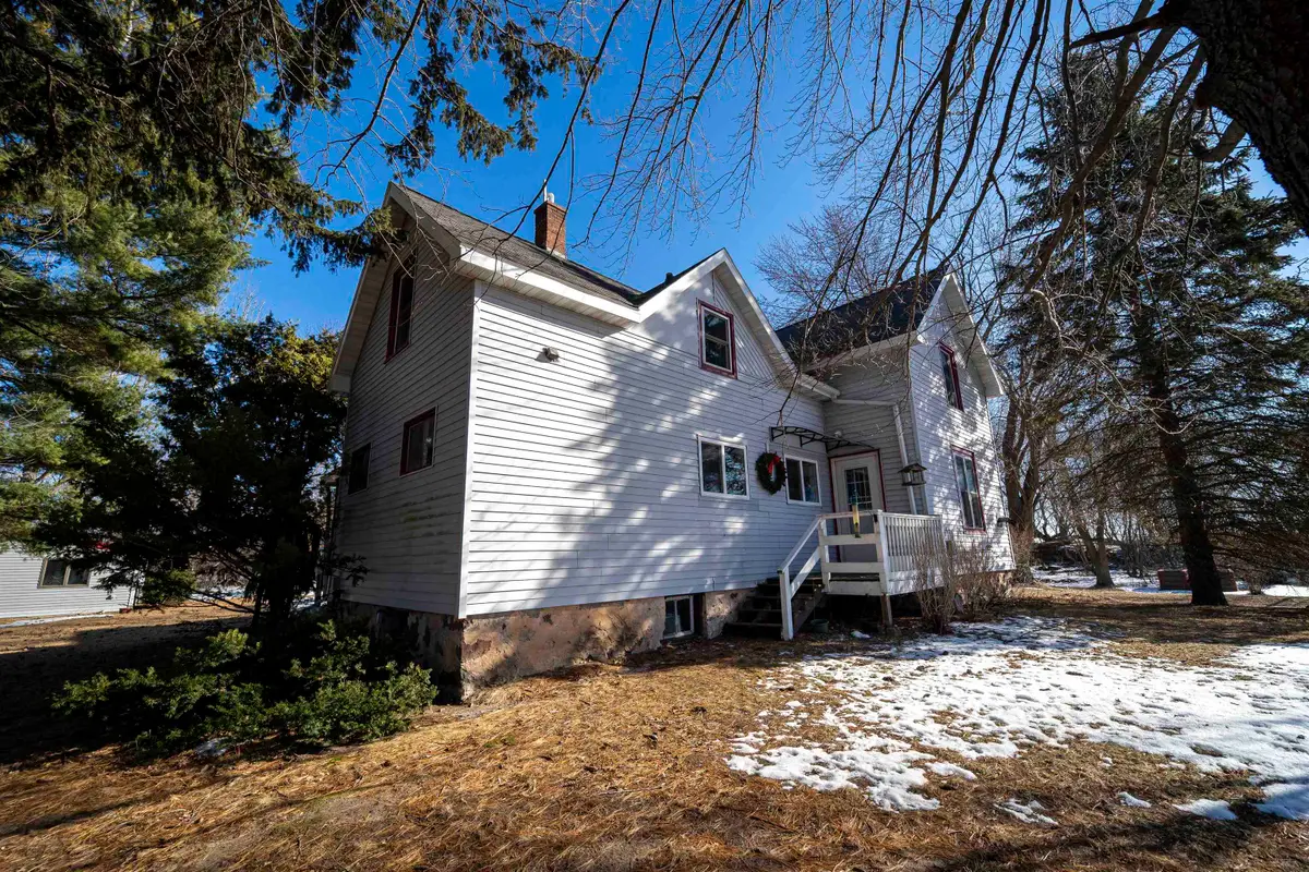 N916 County Road H, Fremont, WI 54940 - #1