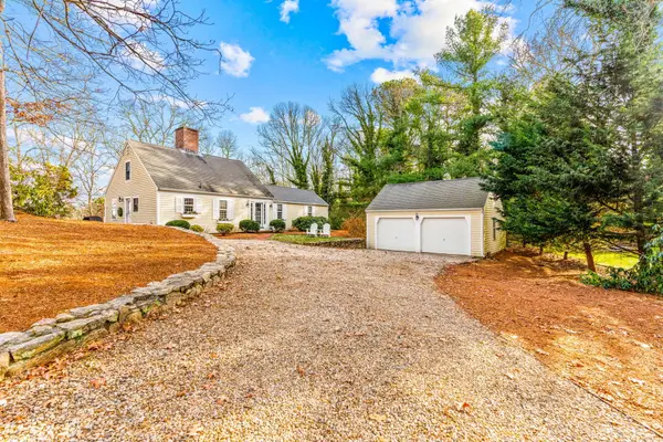 21 Fiddler Crab Ln, Mashpee, MA 02649