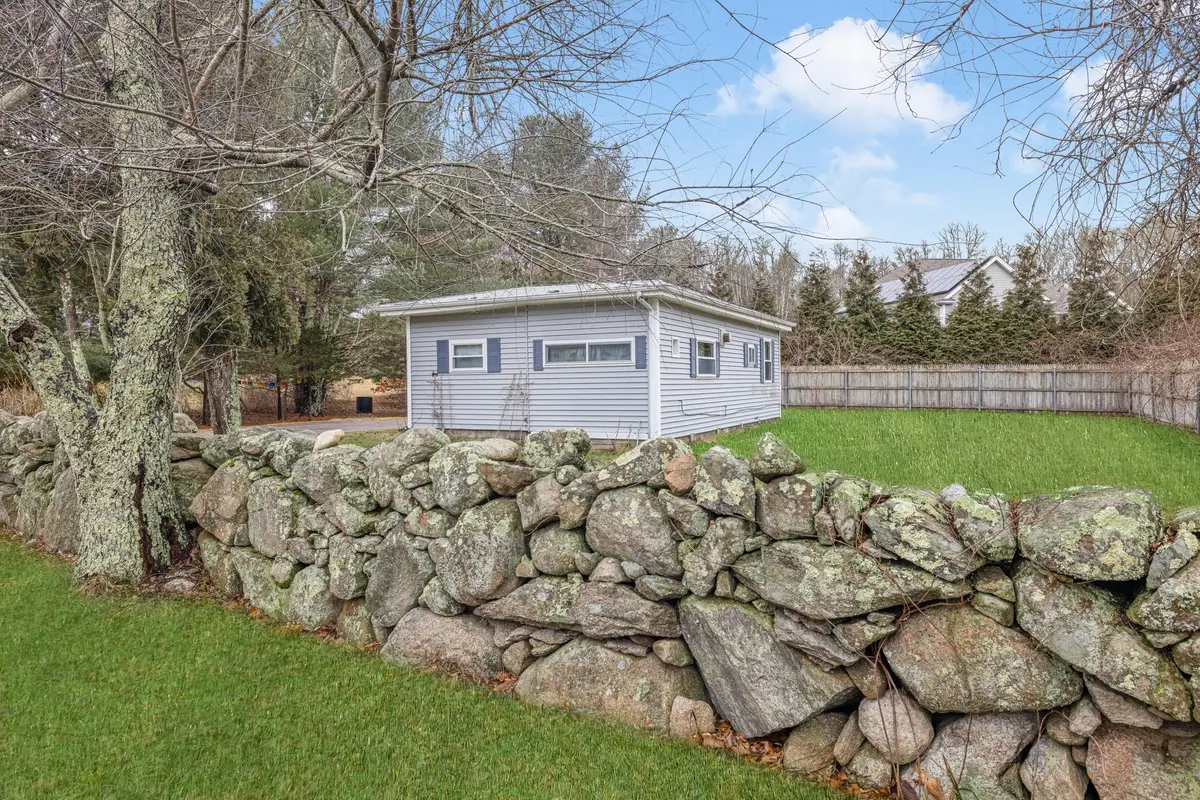 496 Chase Rd, Dartmouth, MA 02747 - Image #1