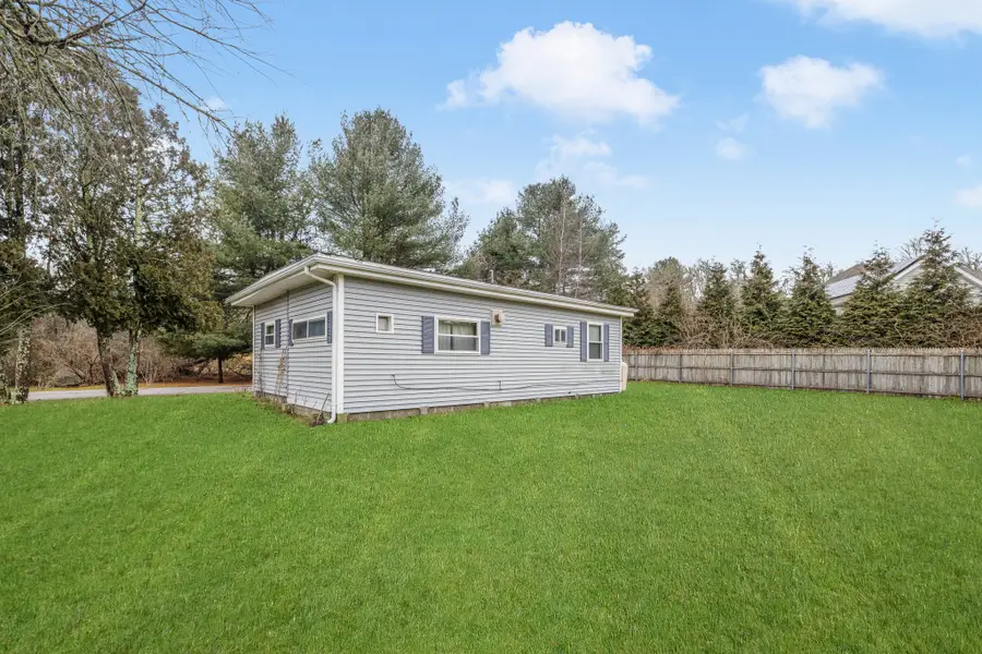 496 Chase Rd, Dartmouth, MA 02747 - Image #2