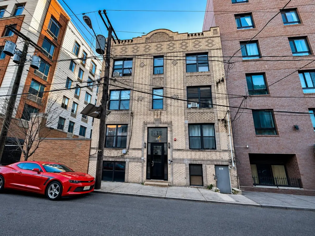 25 Rock St , 2, Jersey City, NJ 07306 - #1