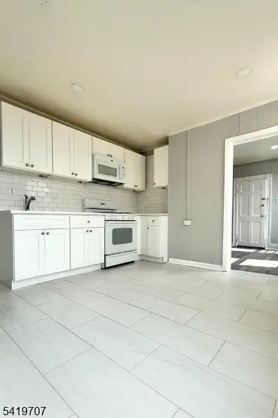 500 Bond St, Elizabeth City, NJ 07206-1403