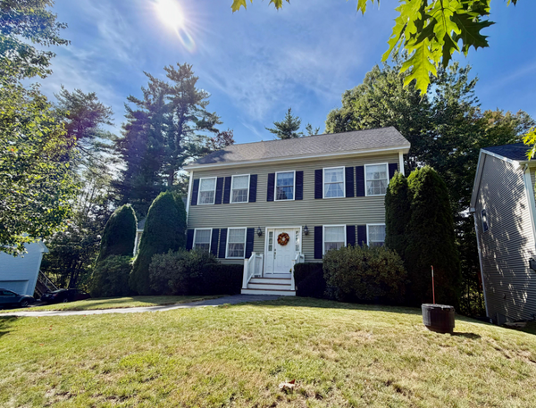11 Hawthorne Circle, Somersworth, NH 03878