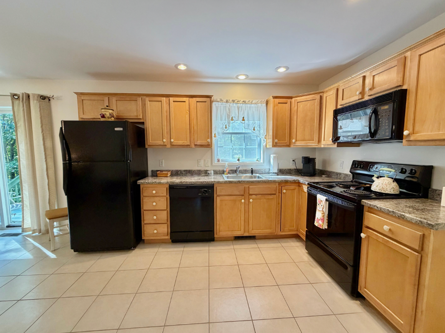 11 Hawthorne Circle, Somersworth, NH 03878 - #3