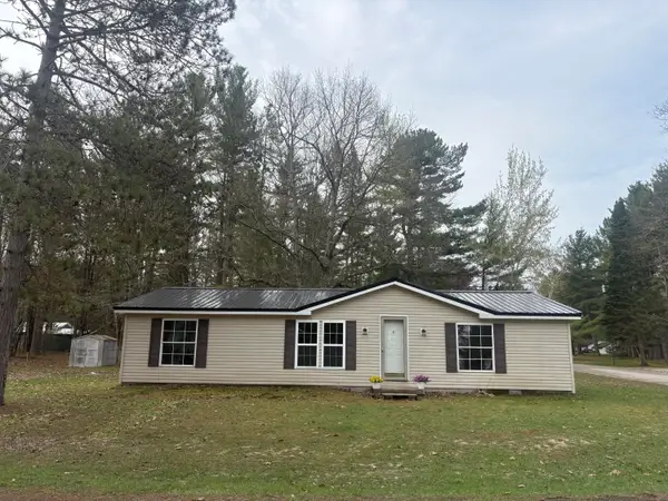 W12809 2nd St, Engadine, MI 49827