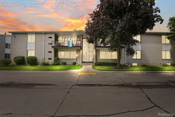 8577 Kennedy Circle #M7, Warren, MI 48093