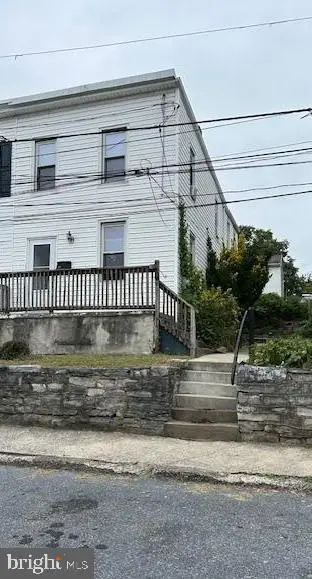 413 Reading St, STEELTON, PA 17113