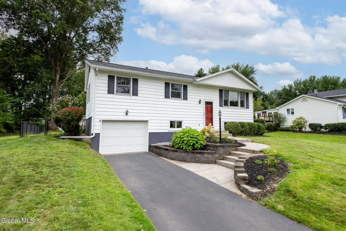 32 Comely Lane, Latham, NY 12110 - #1