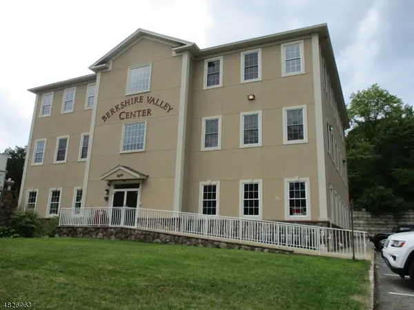 5677 Berkshire Valley Road, Apt B2, Oak Ridge, NJ 07438