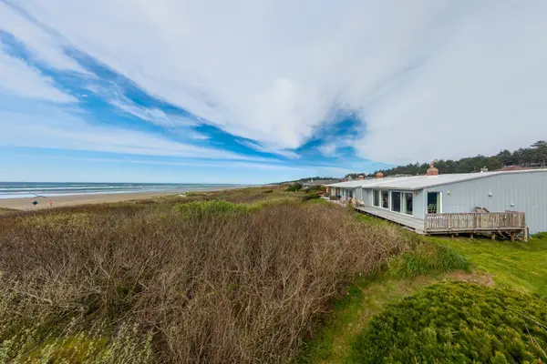 3300 NW Oceania Dr, Waldport, OR 97394