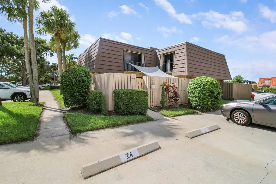 912 9th Court, Palm Beach Gardens, FL 33410 - #2