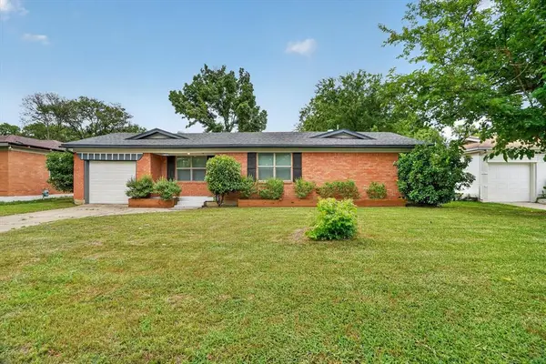 1008 Zelda Drive, Hurst, TX 76053