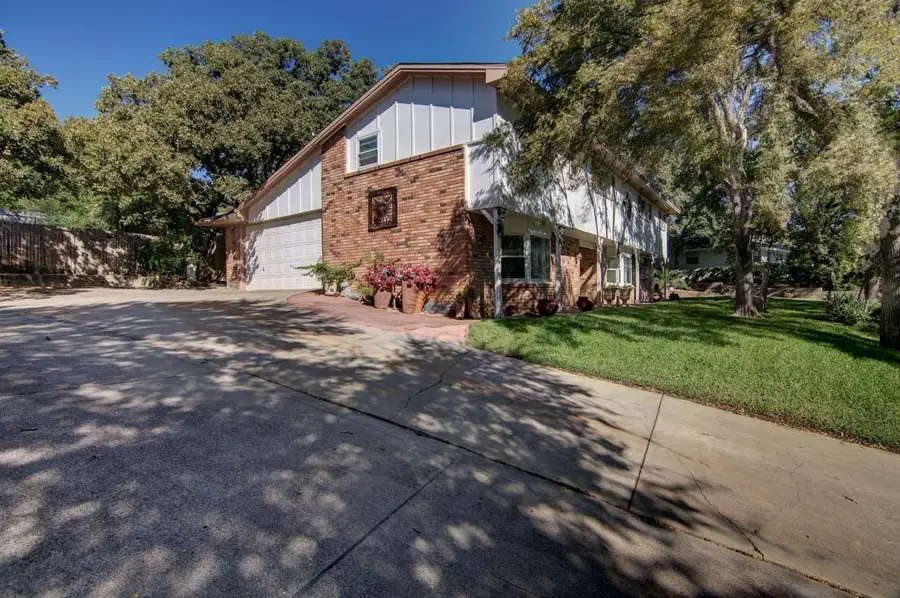 1202 Tanglewood Trail, Euless, TX 76040 - #3