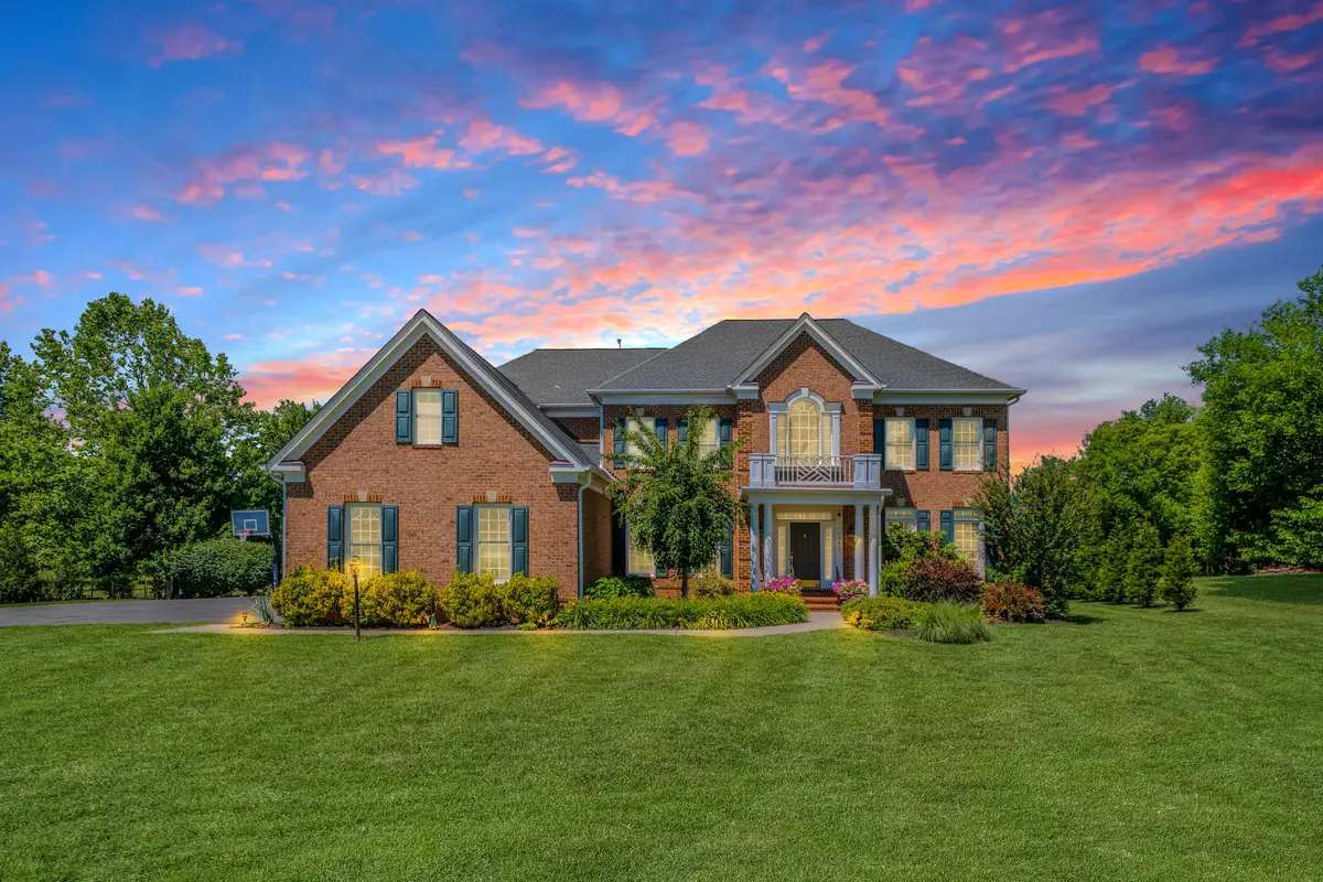 16619 Chestnut Overlook Dr, Purcellville, VA 20132 - #1
