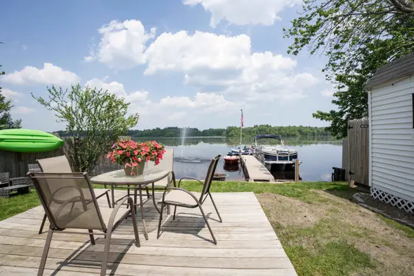 15 Maple St, Kingston, NH 03848