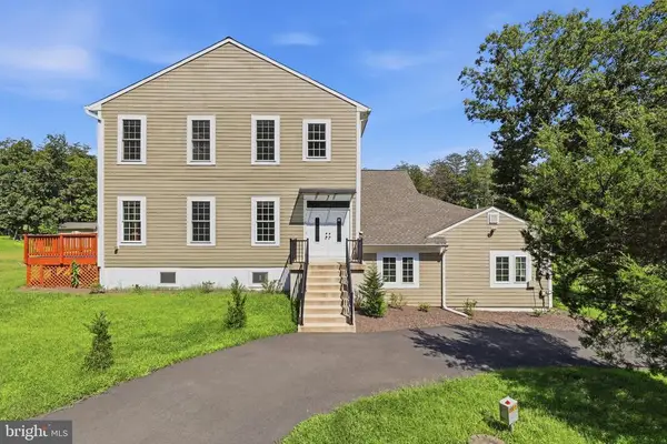 12304 Popes Head Road, Fairfax, VA 22030