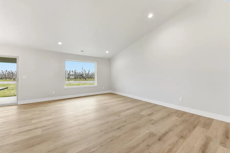 1617 Parkwood Ct, Grandview, WA 98930 - #3