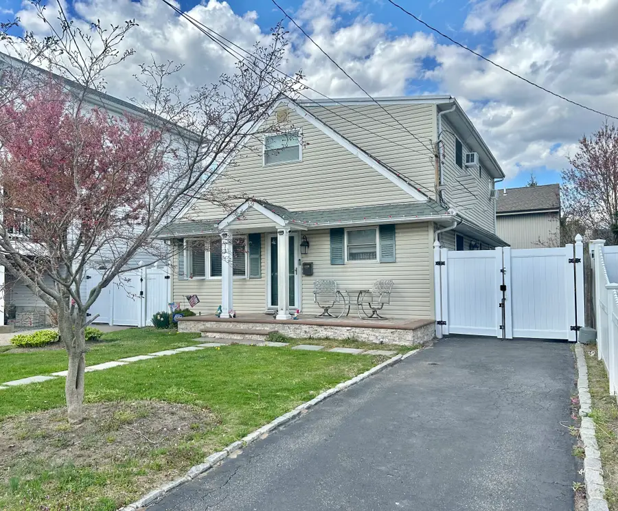 19 Tameling Avenue, Babylon, NY 11702 - #3
