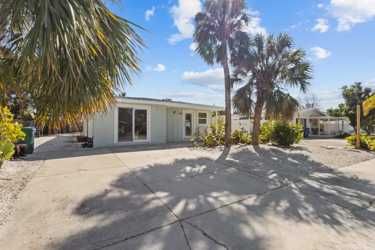 690 Fox Street, Longboat Key, FL 34228 - #1