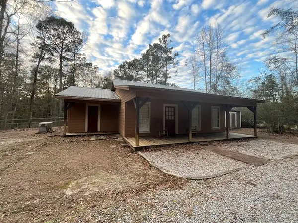 38 Wilmon Burge Rd., Picayune, MS 39466