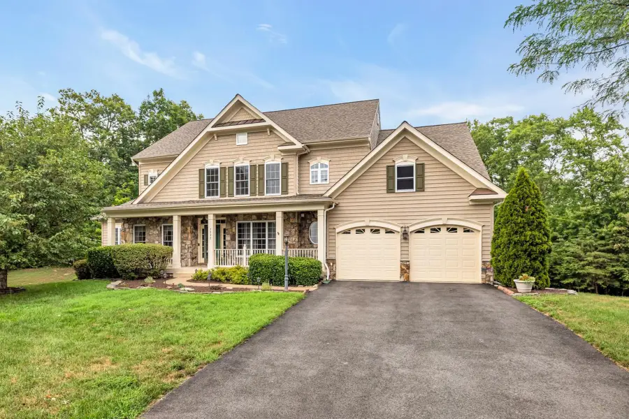 3232 Lost Pond Ct, Triangle, VA 22172 - #2
