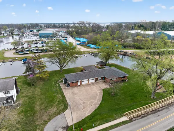 714 S Harkless Drive, Syracuse, IN 46567