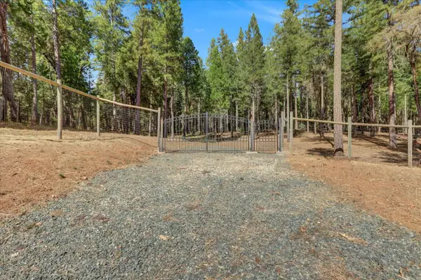 13821 Golden Lily Court, Grass Valley, CA 95945