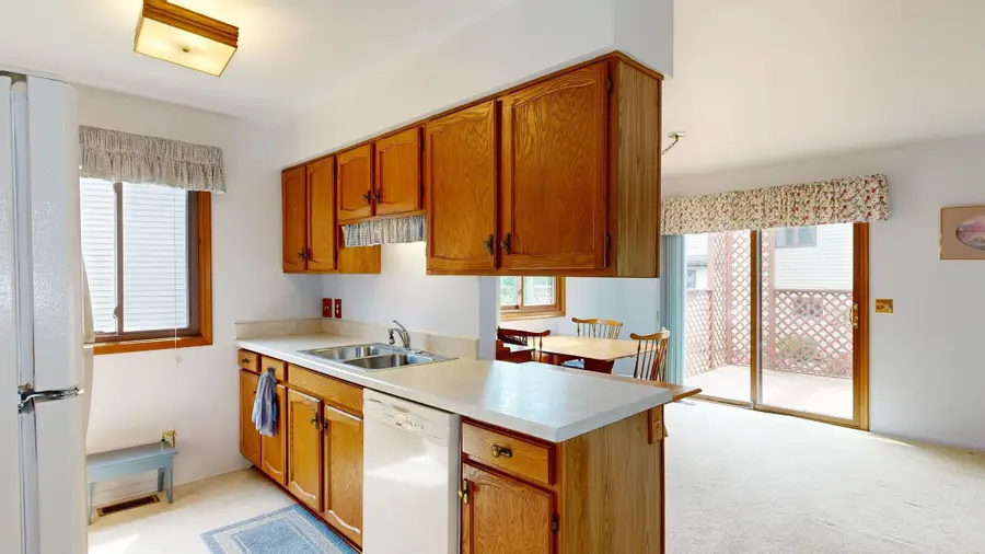 588 Oakbrook Circle, Flushing, MI 48433 - #3