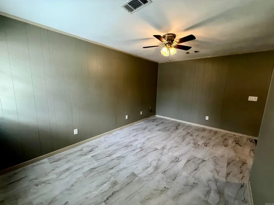 438 Helen St, Conway, AR 72034 - #3