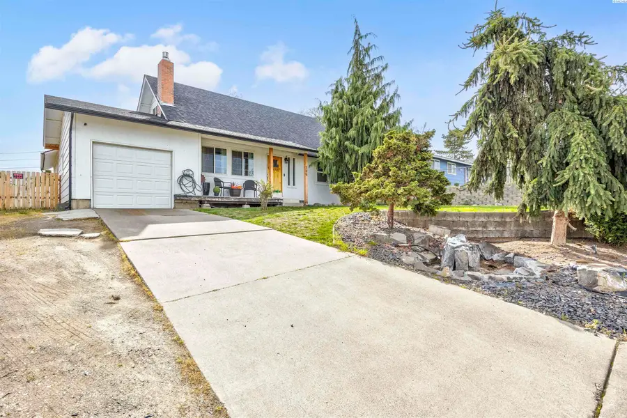 706 Buena Vista Ave, Sunnyside, WA 98944 - #2