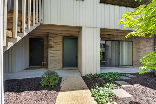 632 Coeur De Royale Drive #B, Creve Coeur, MO 63141