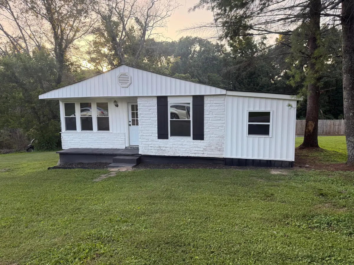 901 Jacobs Avenue, Bridgeport, AL 35740 - #1
