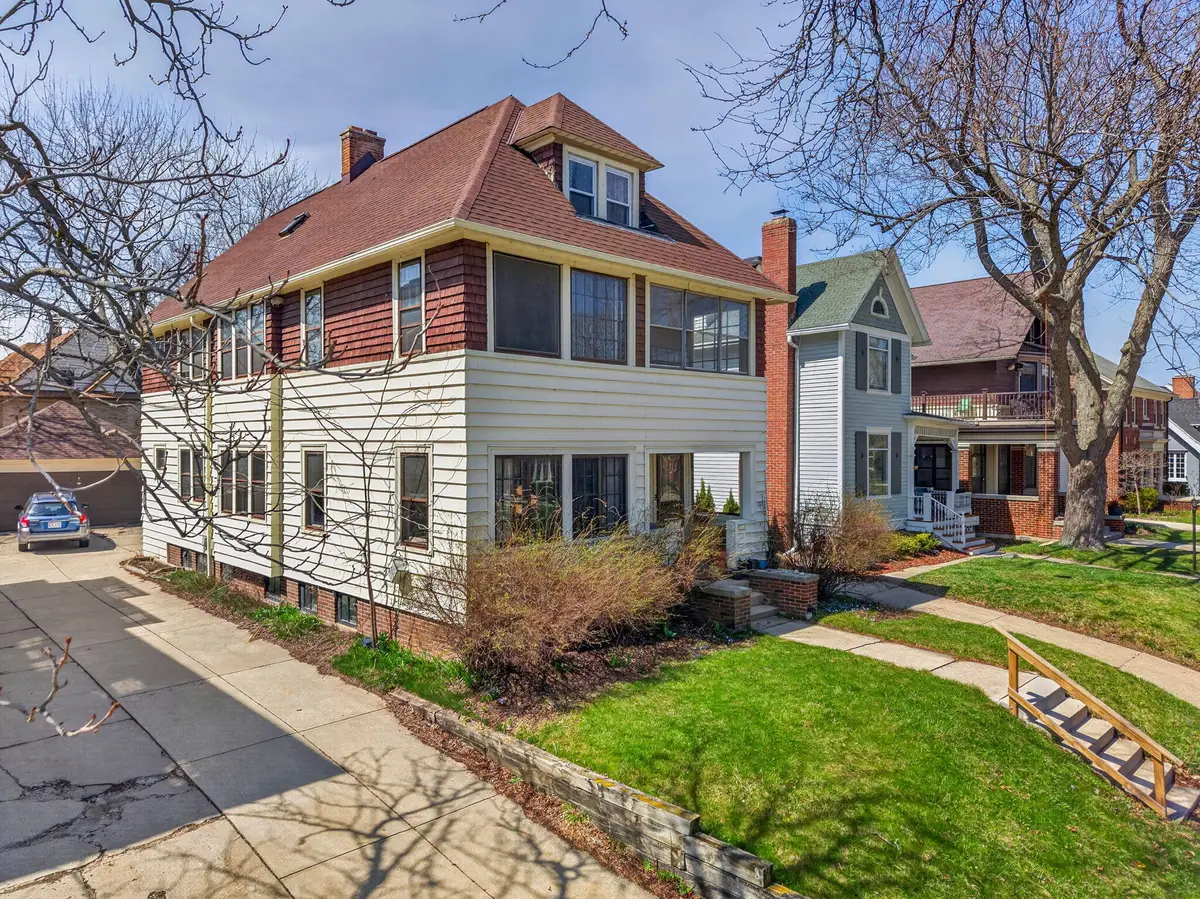 3313 N Summit Ave, Milwaukee, WI 53211 - #1