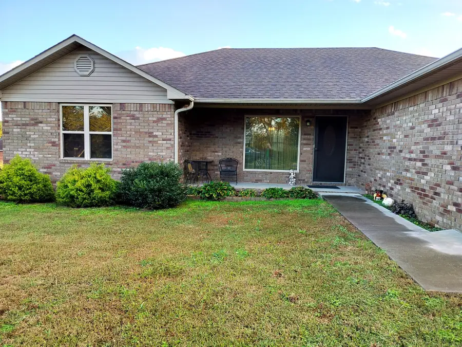 112 Peachtree Drive, Clarksville, AR 72830 - #2