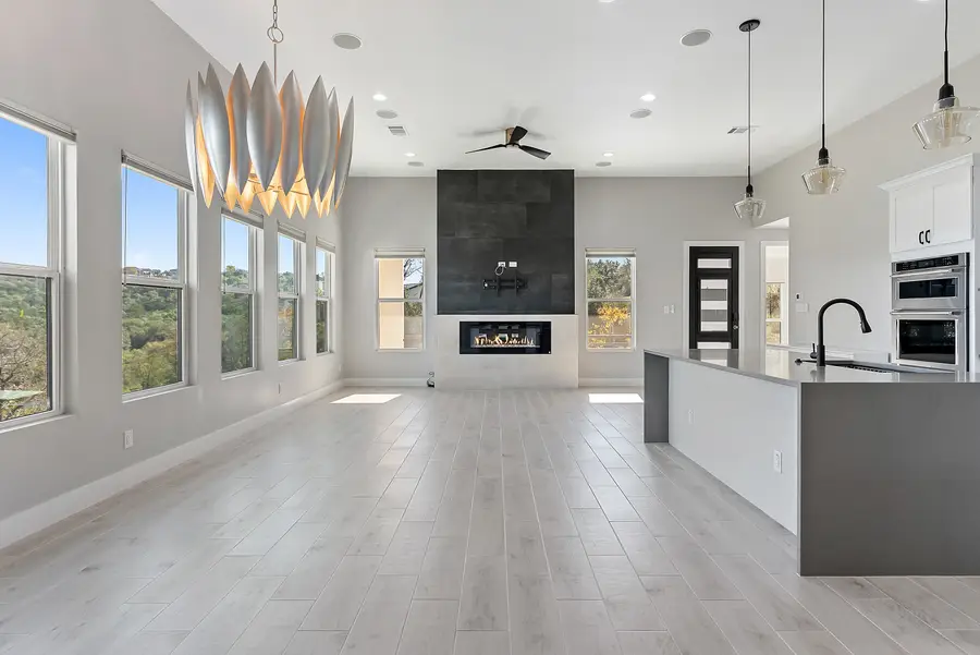 105 Golden Eagle, Horseshoe Bay, TX 78657 - Image #2