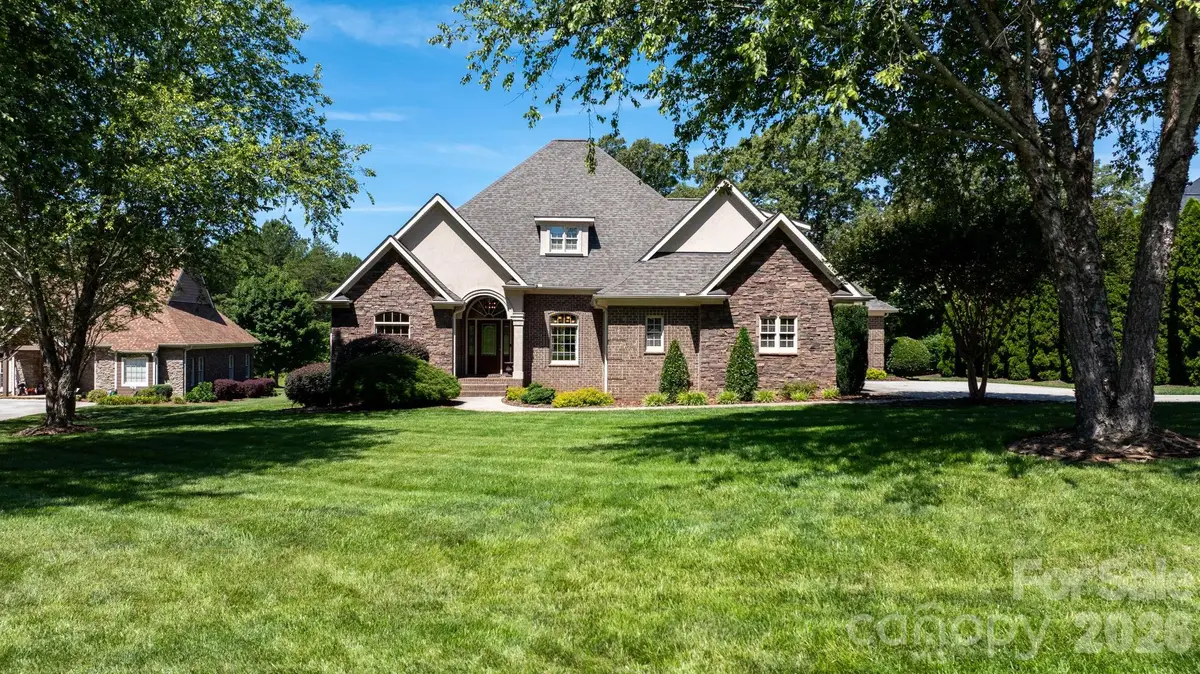 1055 Catawba Greens Drive, Newton, NC 28658 - #1