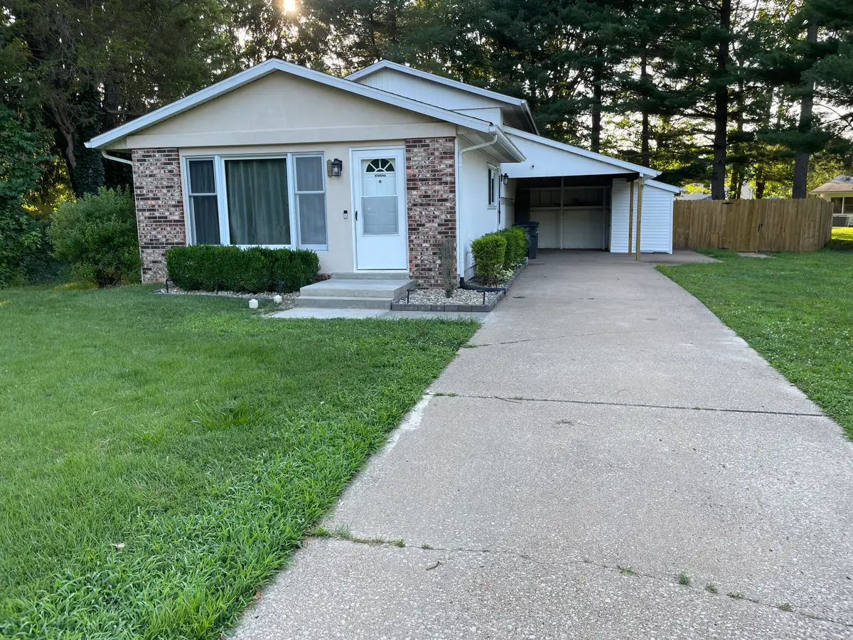 304 S Plover Drive, Carbondale, IL 62901 - Image #1