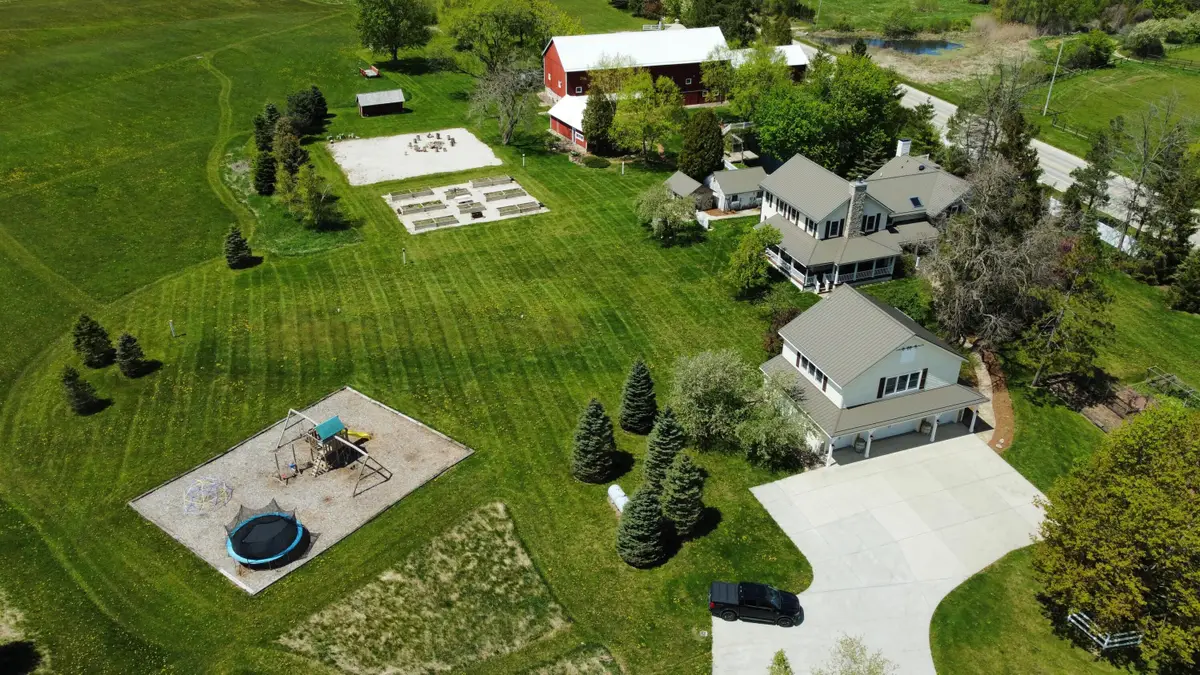 2237 Washington Ave, Cedarburg, WI 53012 - #1