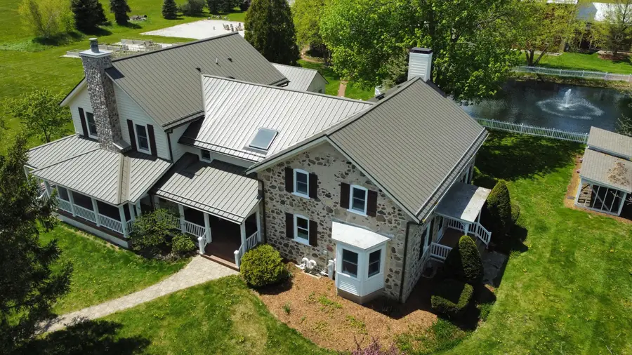 2237 Washington Ave, Cedarburg, WI 53012 - #2