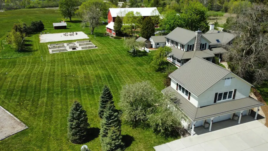 2237 Washington Ave, Cedarburg, WI 53012 - #3