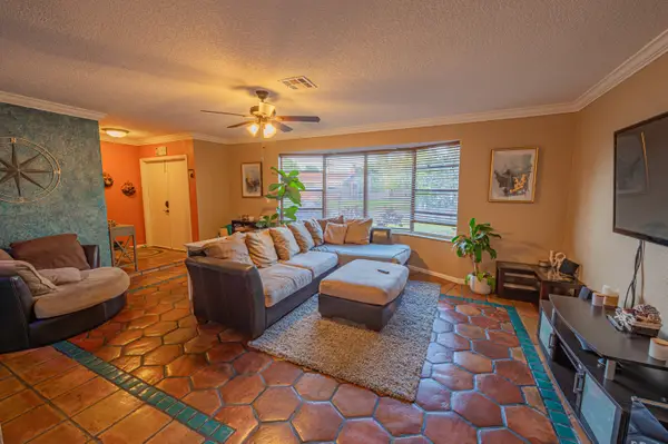 11400 Tara Dr, Plantation, FL 33325