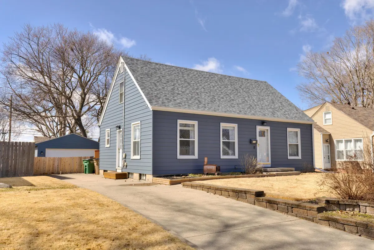 716 11th Street, West Des Moines, IA 50265 - #1