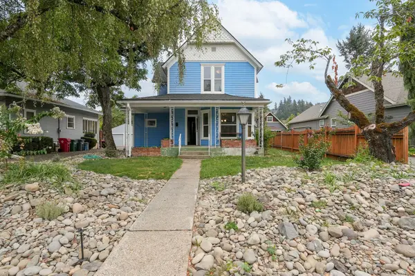 601 S Water St, Silverton, OR 97381